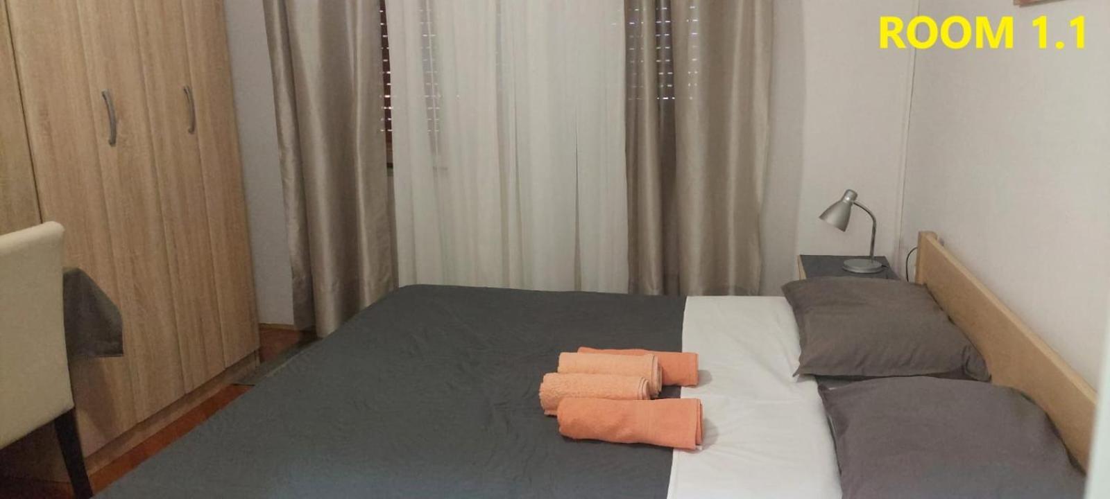 Guest House Lovric Porec Esterno foto