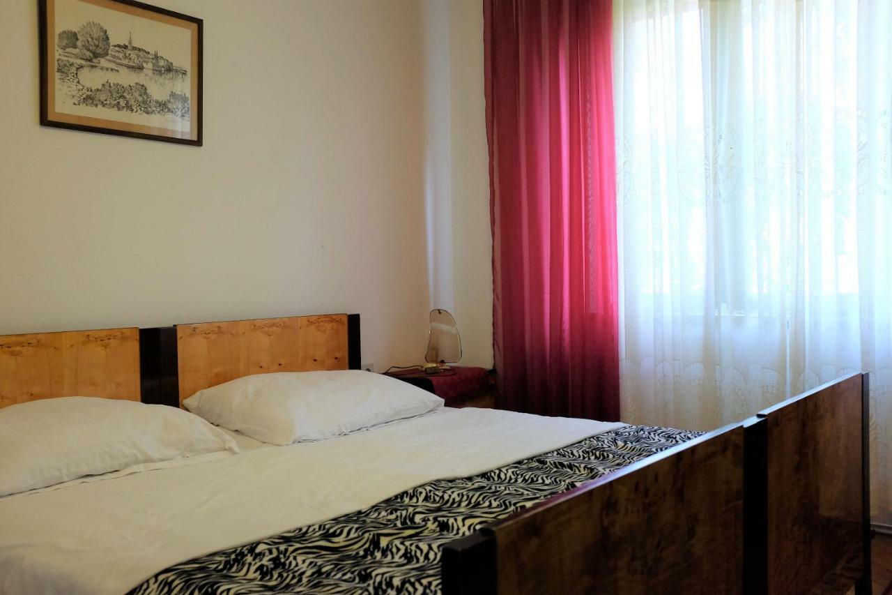 Guest House Lovric Porec Esterno foto